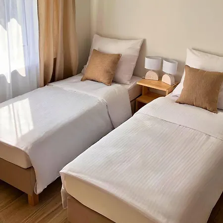 Dom Przy Czerwonym Szlaku - The Red Trail Farm stay Cisiec