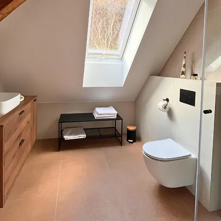 Dom Przy Czerwonym Szlaku - The Red Trail * Cisiec