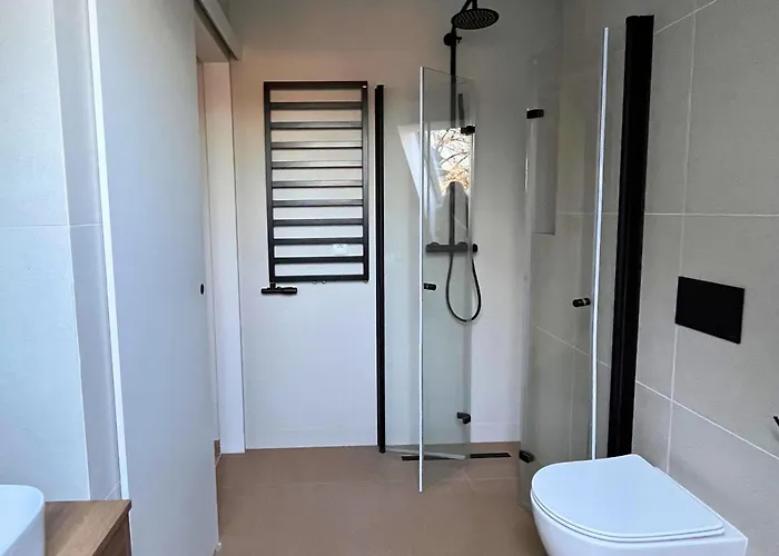 Dom Przy Czerwonym Szlaku - The Red Trail Cisiec