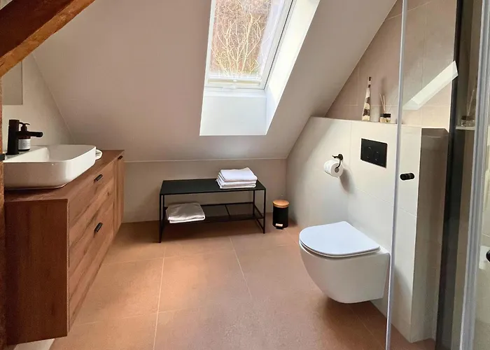 Dom Przy Czerwonym Szlaku - The Red Trail * Cisiec