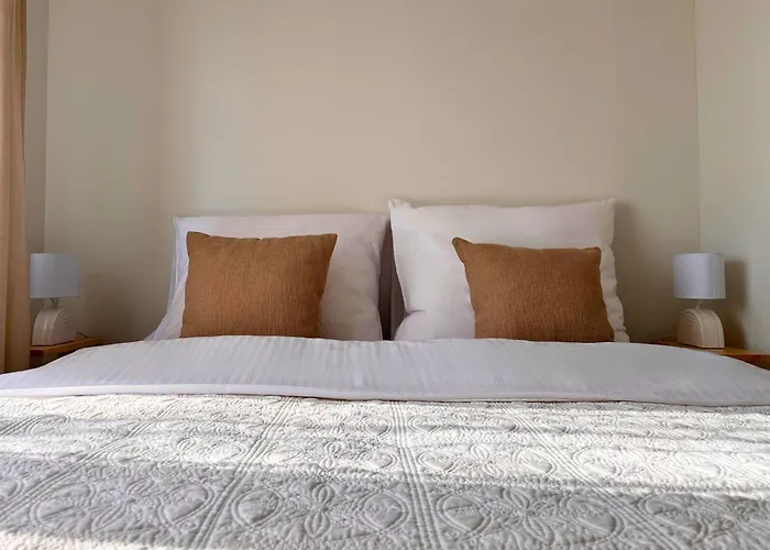 Dom Przy Czerwonym Szlaku - The Red Trail