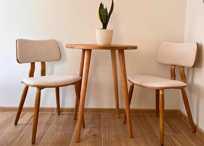 Dom Przy Czerwonym Szlaku - The Red Trail * Cisiec