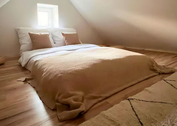 Dom Przy Czerwonym Szlaku - The Red Trail * Cisiec